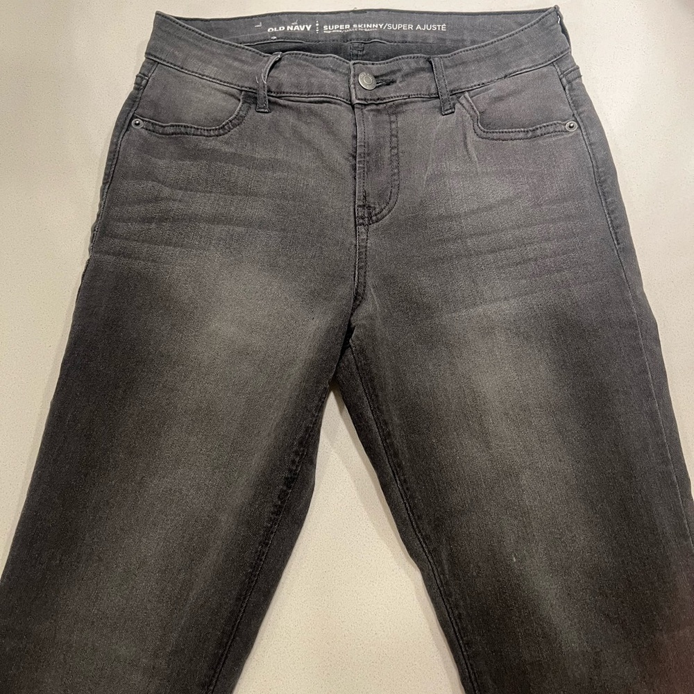 Size 27 // Never Worn , Grey High Rise Skinny Jeans